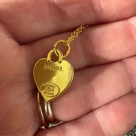 CHANEL Lavender Heart Necklace with Gold Detail - Picture 2 of 3